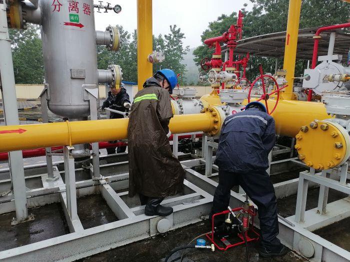 3.3堅守-省天然氣公司應急保障中心維搶隊主汛期前在赤壁站開展計劃性檢修(拍攝:陳智迪 ) 3.3堅守-省天然氣公司應急保障中心維搶隊主汛期前在赤壁站開展計劃性檢修(拍攝:陳智迪 )