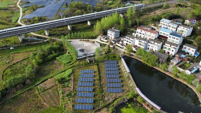 1  風(fēng)勁帆起,發(fā)展工作全面提速 1  風(fēng)勁帆起,發(fā)展工作全面提速